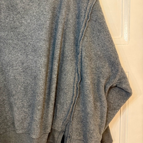 American Eagle Outfitters Huggable Texture Fleece Crewneck Sweatshirt - Picture 6 of 7